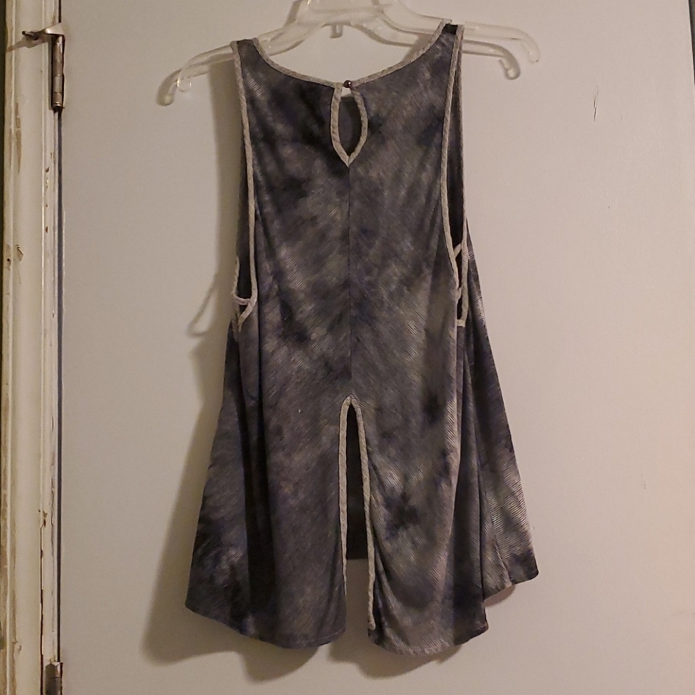 Top - Picture 2 of 4